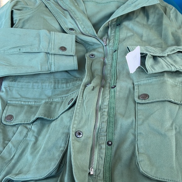 Chadwick’s M spring / fall Jacket features button and zipper placket - Picture 4 of 6